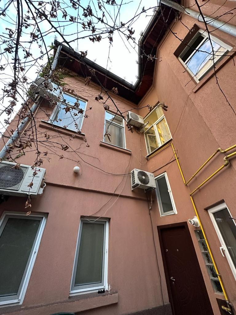 2-Room Cozy Retreat Near City Center Bucureşti Exterior foto